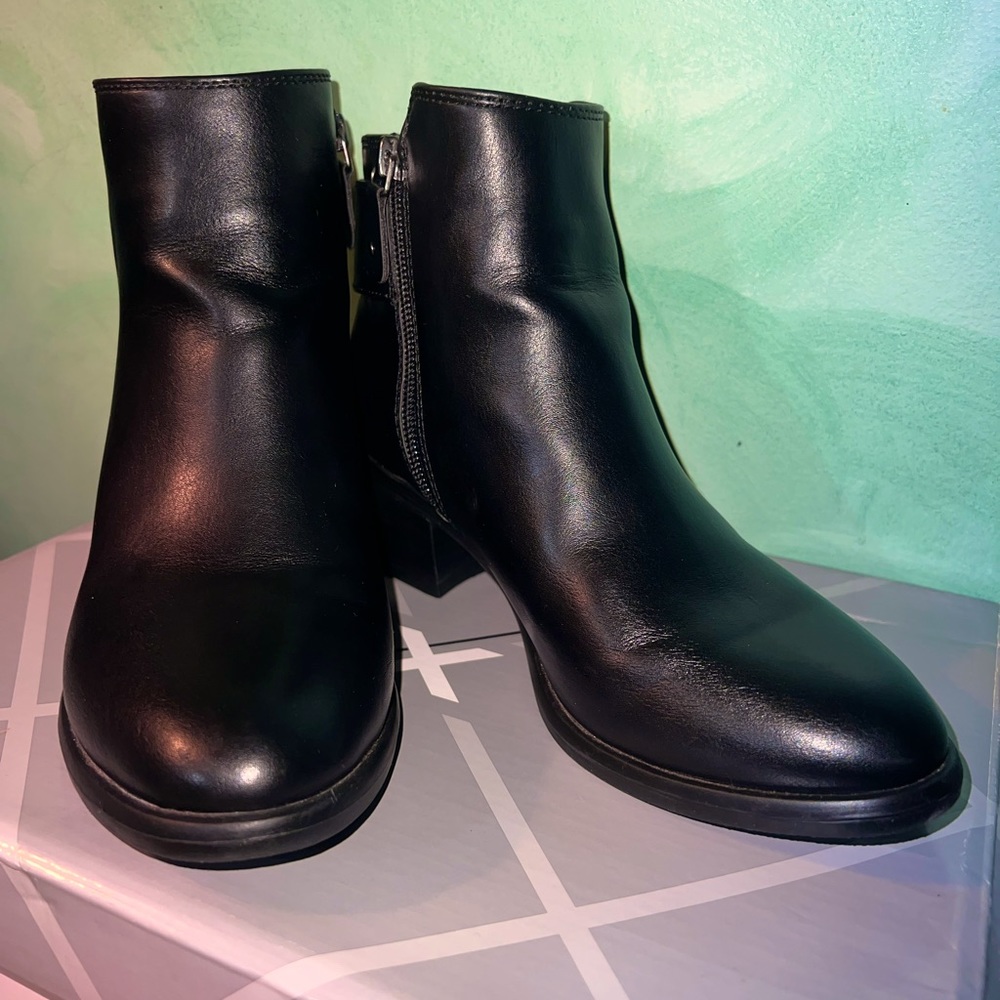 X/appeal Ladies Booties. Black. Size 6 M. Gently Used. Excellent Condition.